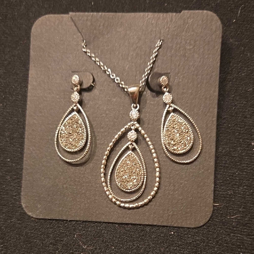 Elegant Silver and Gold Jewelry Set